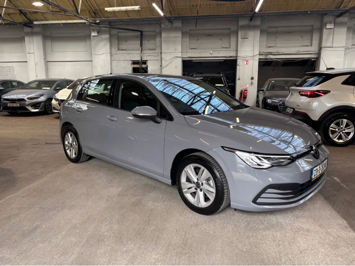Volkswagen Golf 1.0 LIFE TSI MHE MHEV 110HP 5 - Image 1