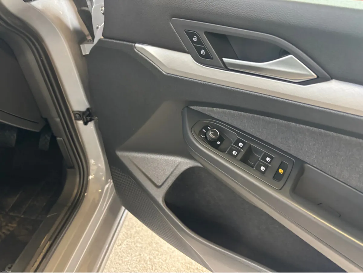 Volkswagen Golf 1.0 LIFE TSI MHE MHEV 110HP 5 - Image 2