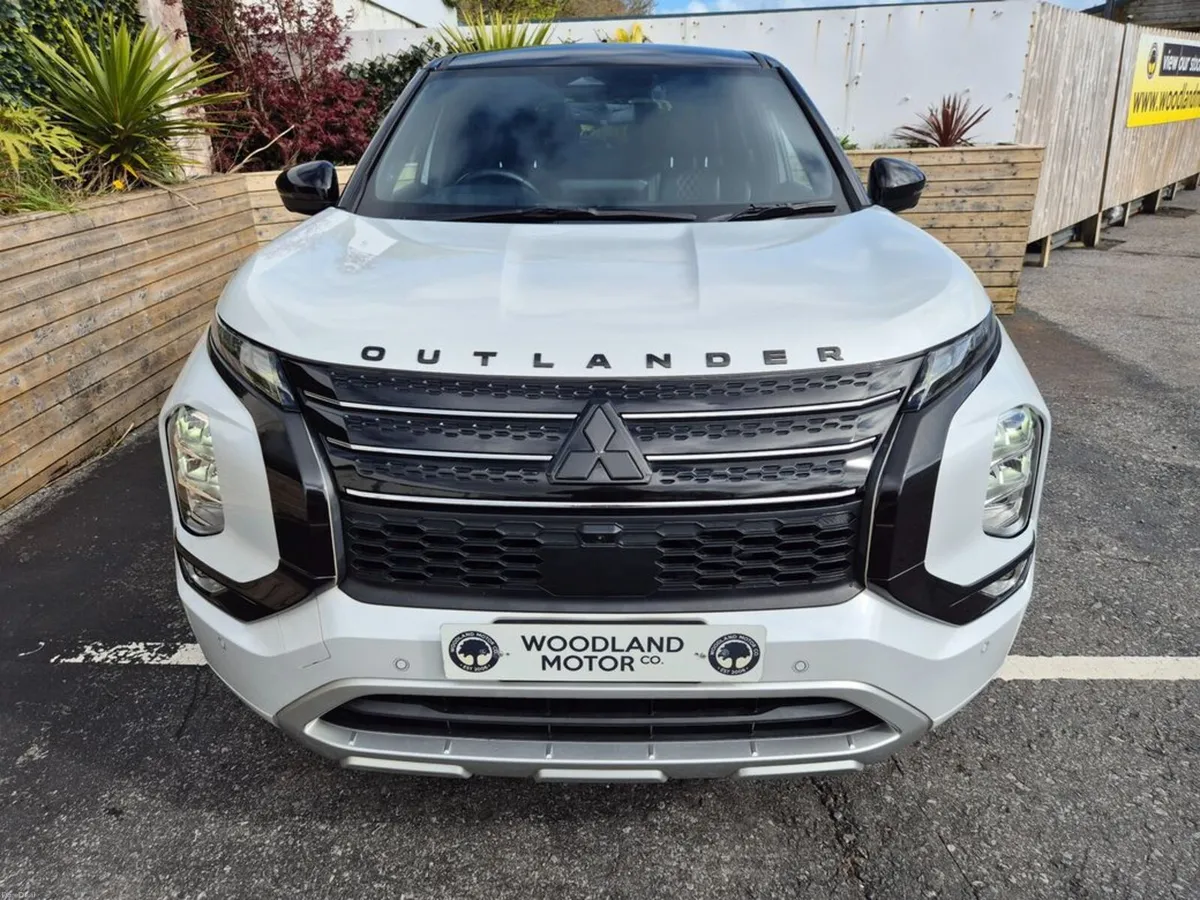 Mitsubishi Outlander 2.4 HYBRID / 7 SEATER / EXCEE - Image 4