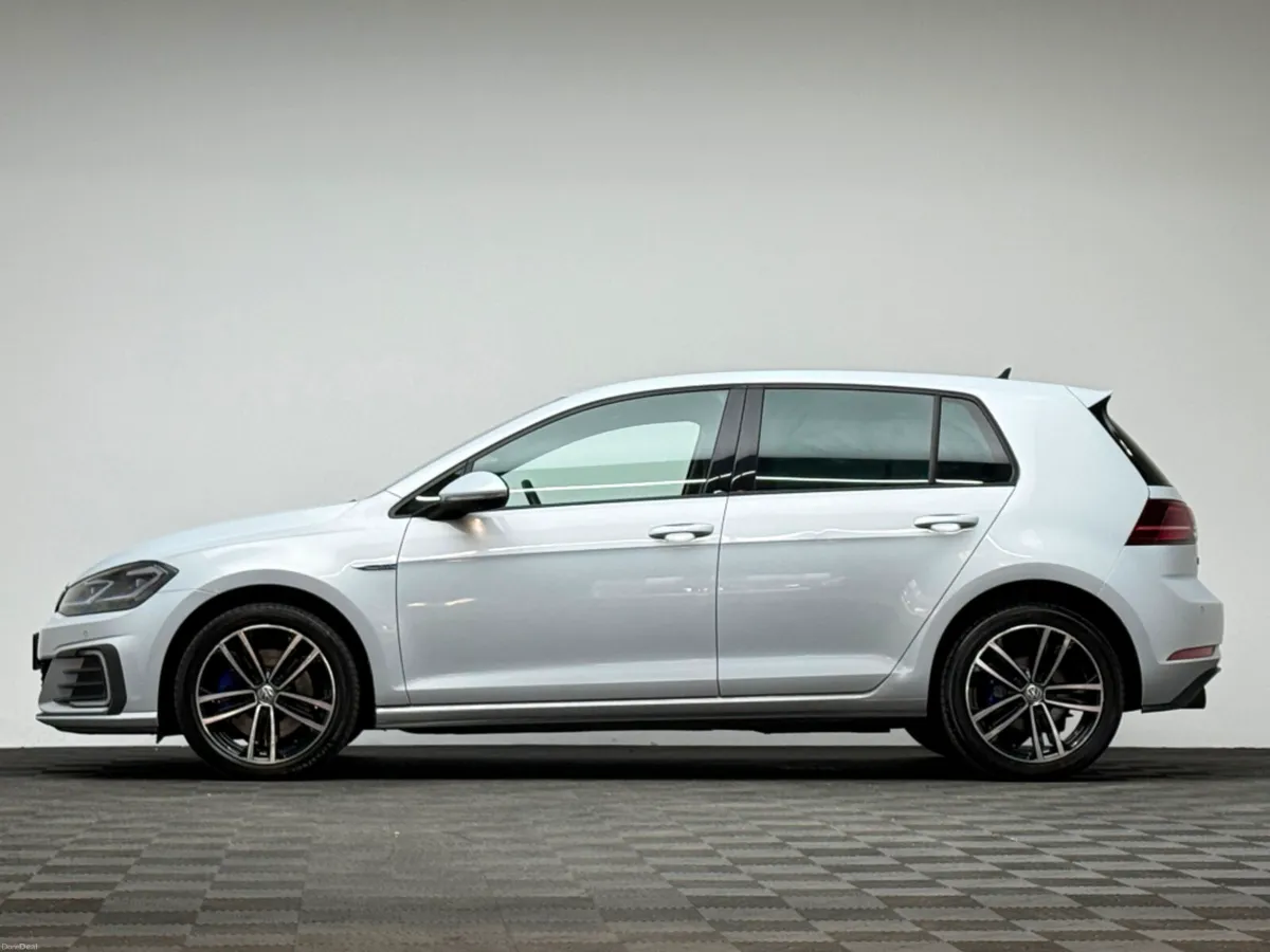 Volkswagen Golf GTE 1.4 PHEV - Image 4