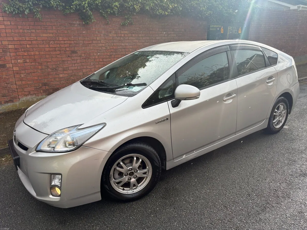 2012 Toyota Prius 1.8 Hybrid Auto (tax and test) - Image 3