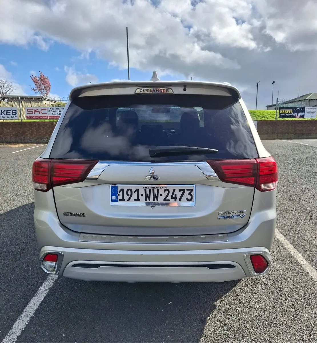 Mitsubishi Outlander 2019 PHEV  4WD - Image 4