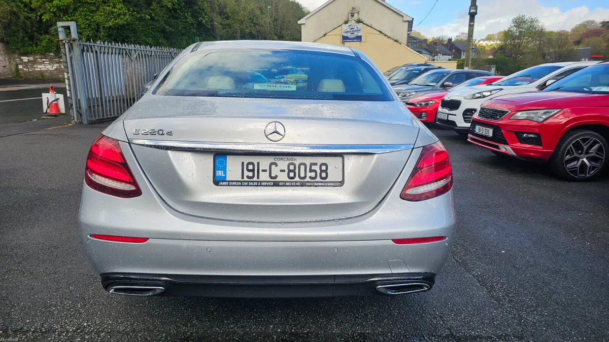 Mercedes-Benz E-Class 2019 E 220 D AVANTGARD AUTO - Image 4