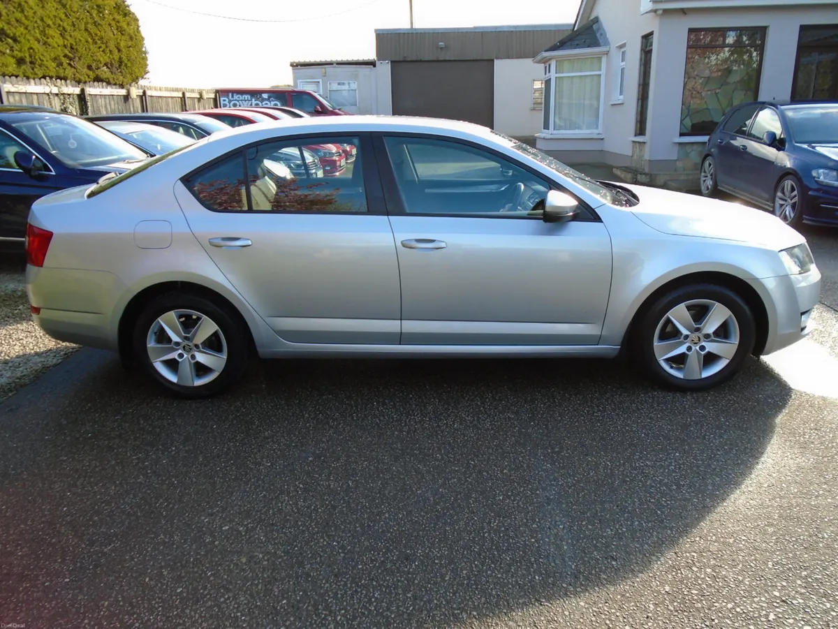 Skoda Octavia 2017,1.6tdi 110-bhp 5sp,fogs,alloys - Image 2