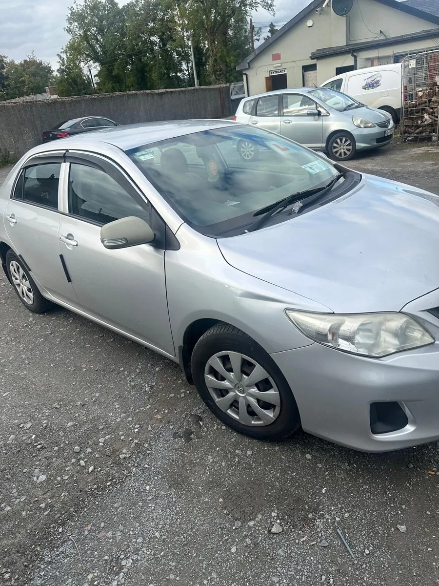 Toyota Corolla 2017 - Image 2