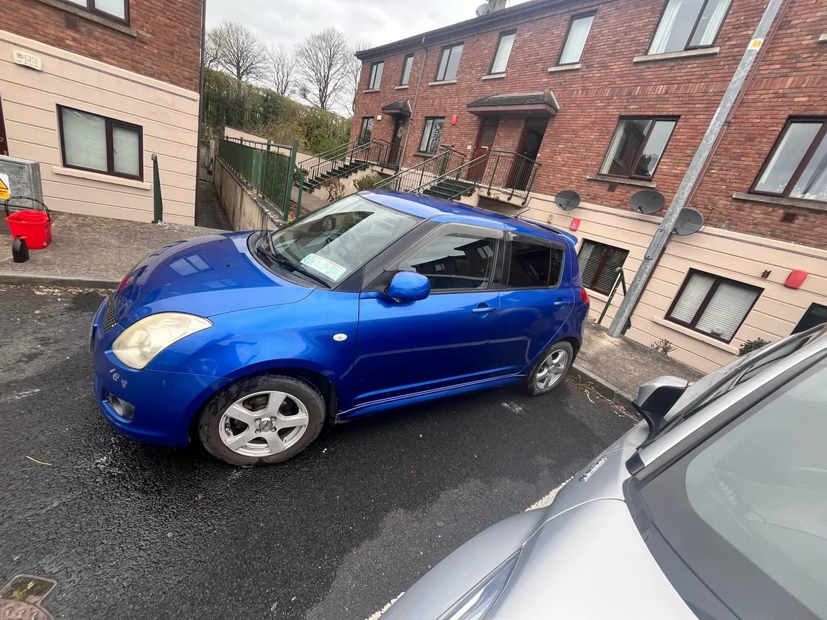 2010 Automatic Suzuki Low KM - Image 4