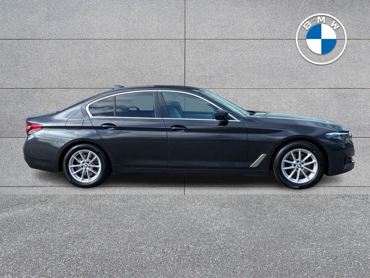 BMW 5-Series 520d SE Saloon - Image 4