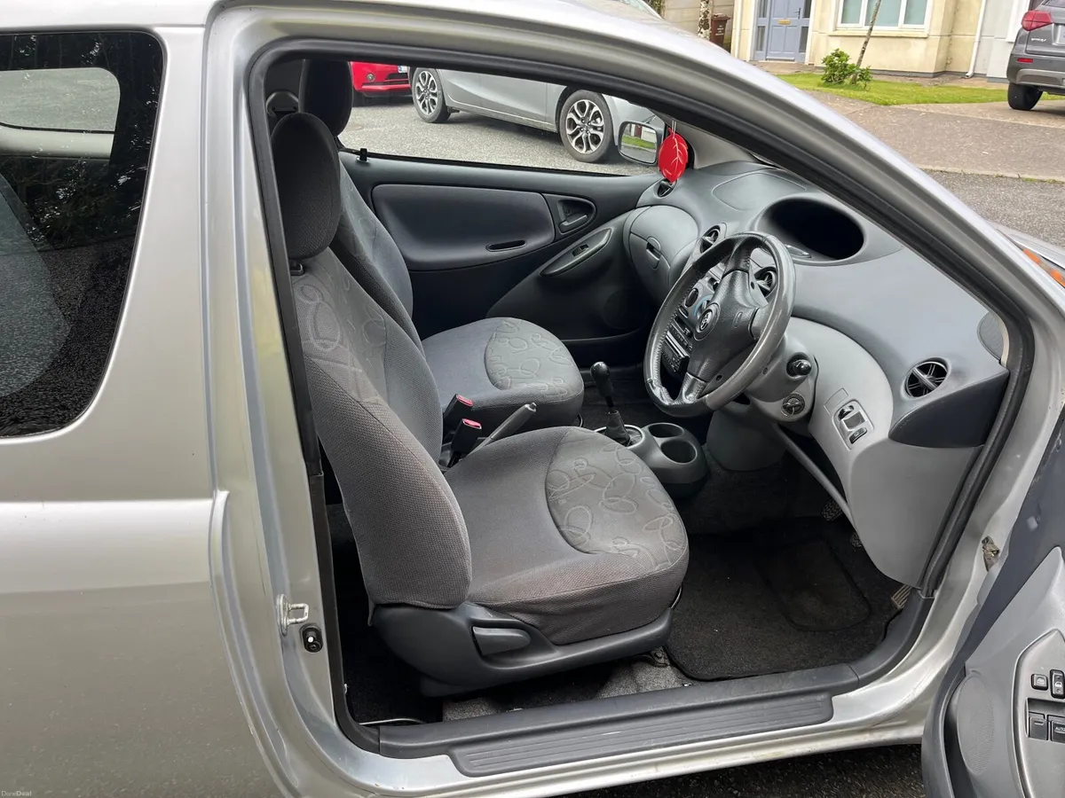 Toyota Yaris 2000 - Image 4