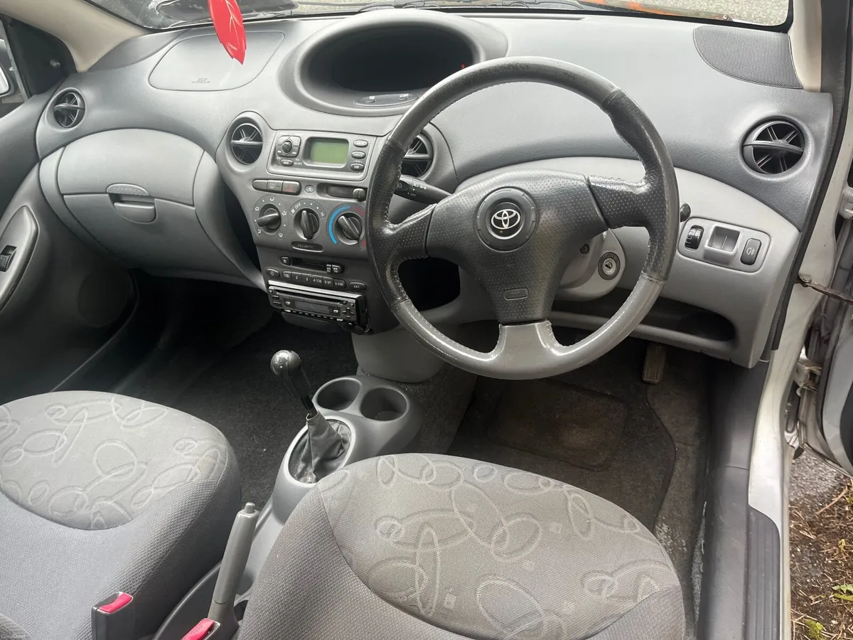 Toyota Yaris 2000 - Image 3