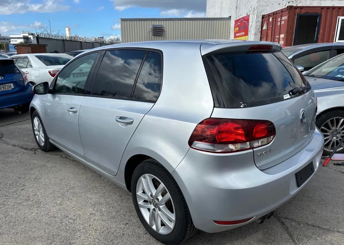 Volkswagen Golf 2012 / Automatic/ only 63k km. - Image 4