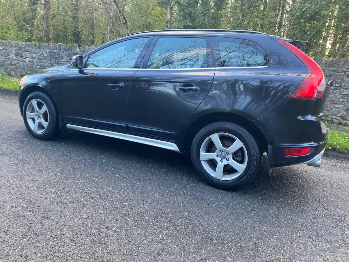 VOLVO XC BEAUTIFUL LOTS OF POWER DRIVE - Image 4