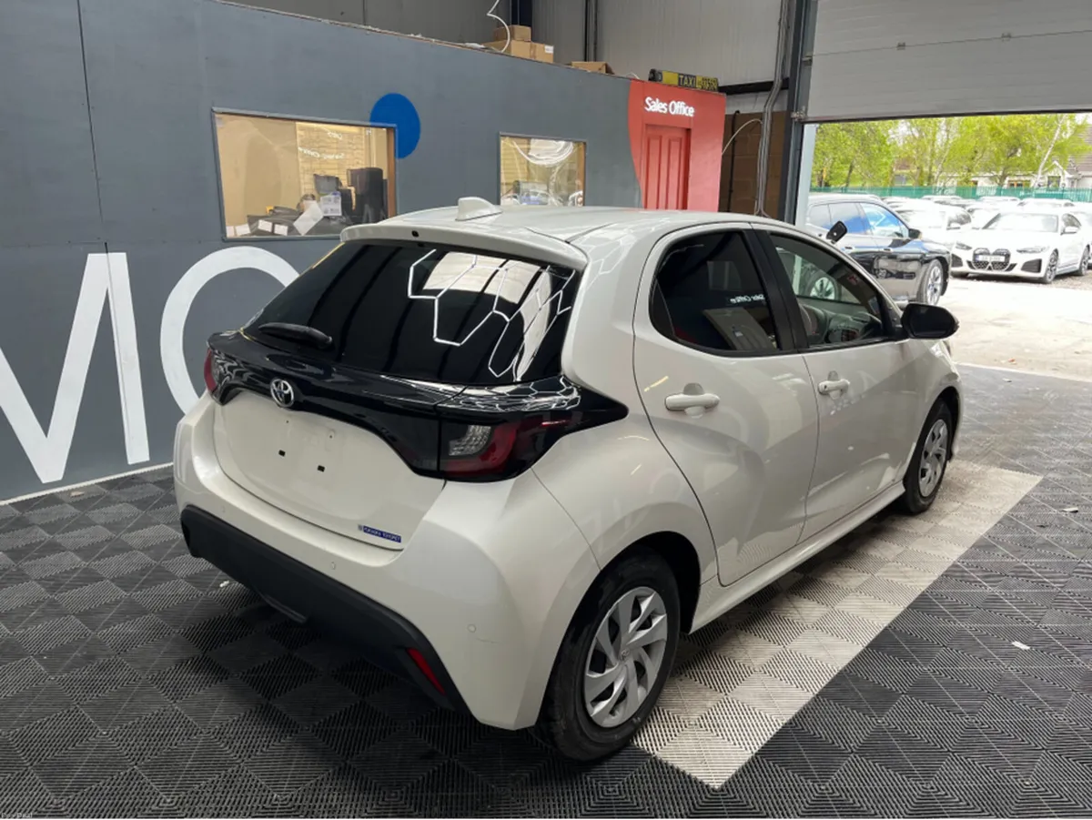 Toyota Yaris 2021 TOYOTA YARIS X 1.0 AUTOMATIC / R - Image 2