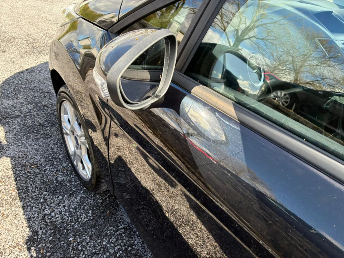 Ford Fiesta MCA ZETEC (LOW MILEAGE) - Image 3