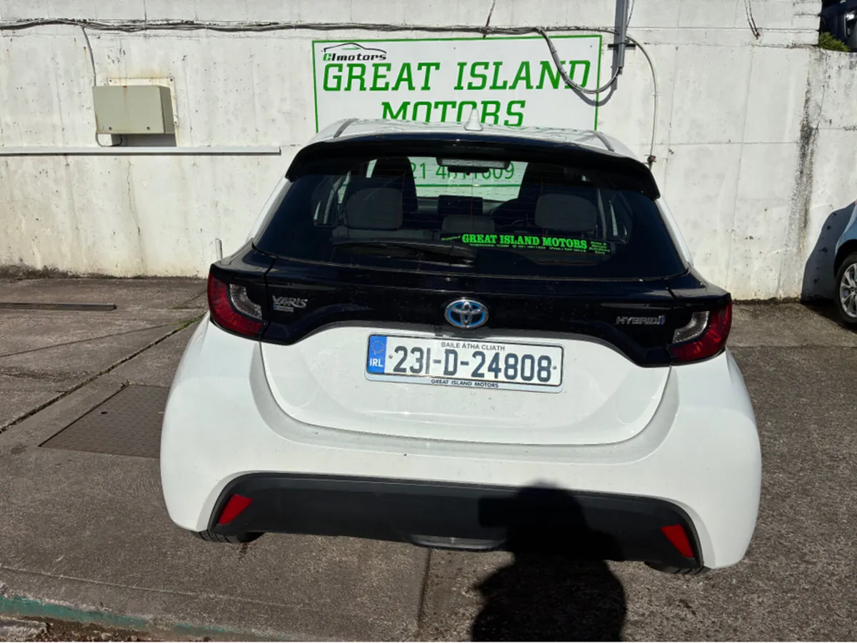 Toyota Yaris 1.5 HYBRID LUNA 4DR AUTO - Image 2