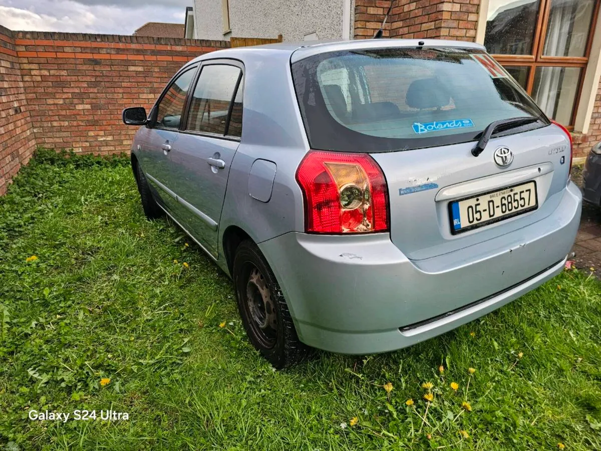 Toyota Corolla 2005 manual car - Image 2