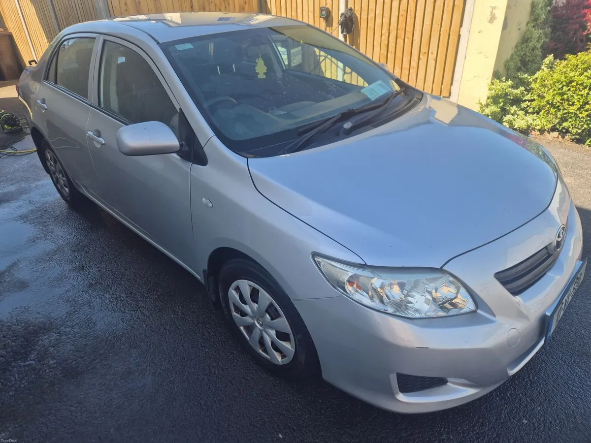Toyota Corolla 2010 - Image 2