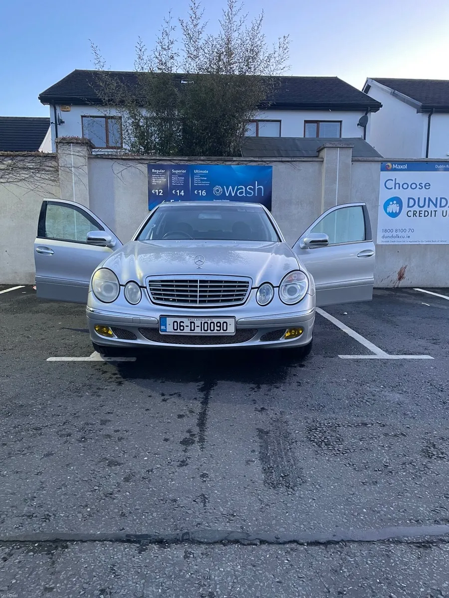 Mercedes-Benz E-Class 2006 - Image 1