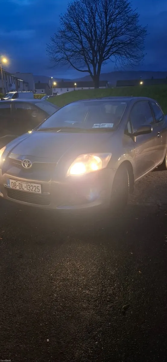 Toyota Auris 2008 - Image 2