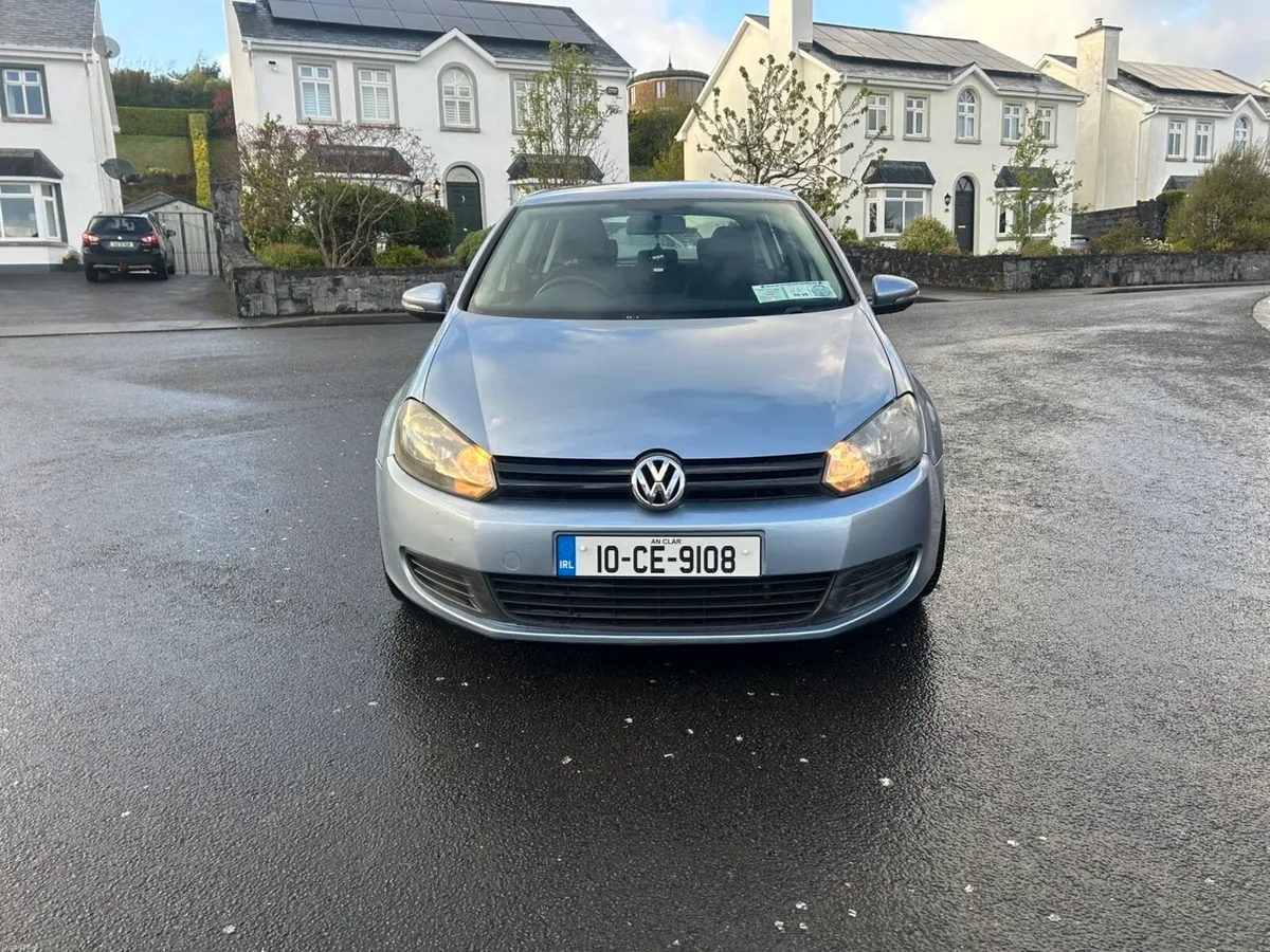 2010 Volkswagen Golf - Image 2
