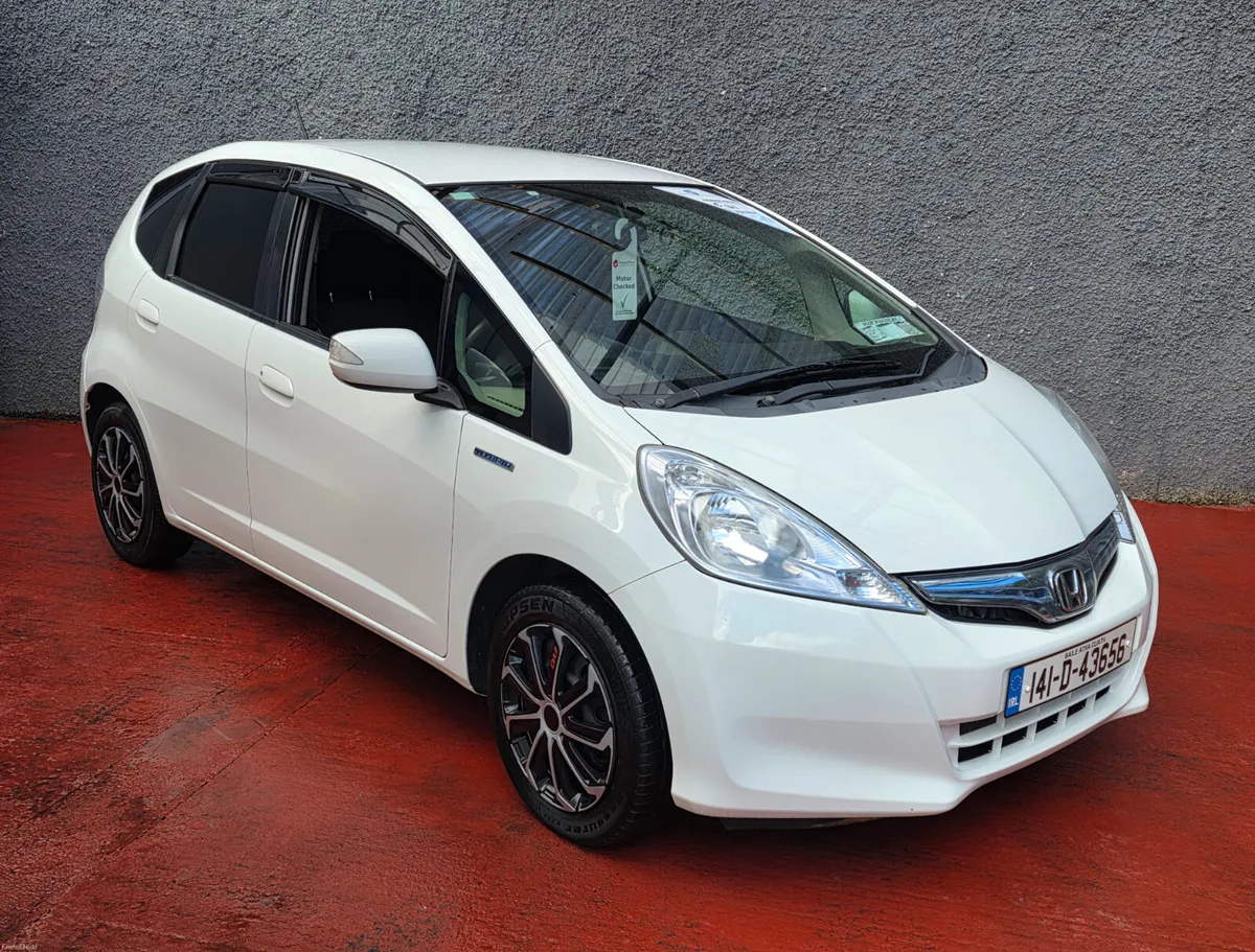 2014 Honda Fit 1.5 Automatic (hybrid) low mileage - Image 1
