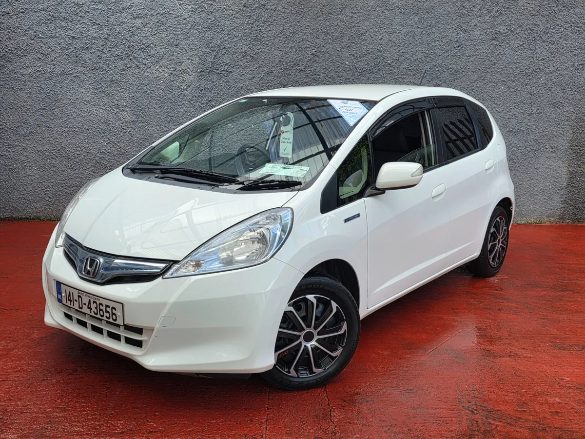 2014 Honda Fit 1.5 Automatic (hybrid) low mileage - Image 3