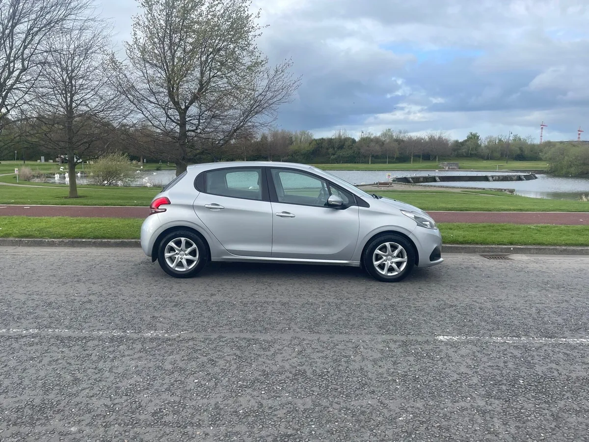 Peugeot 208 1.2 NCT 3/27 TAX 10/26 MINT CONDITION - Image 1