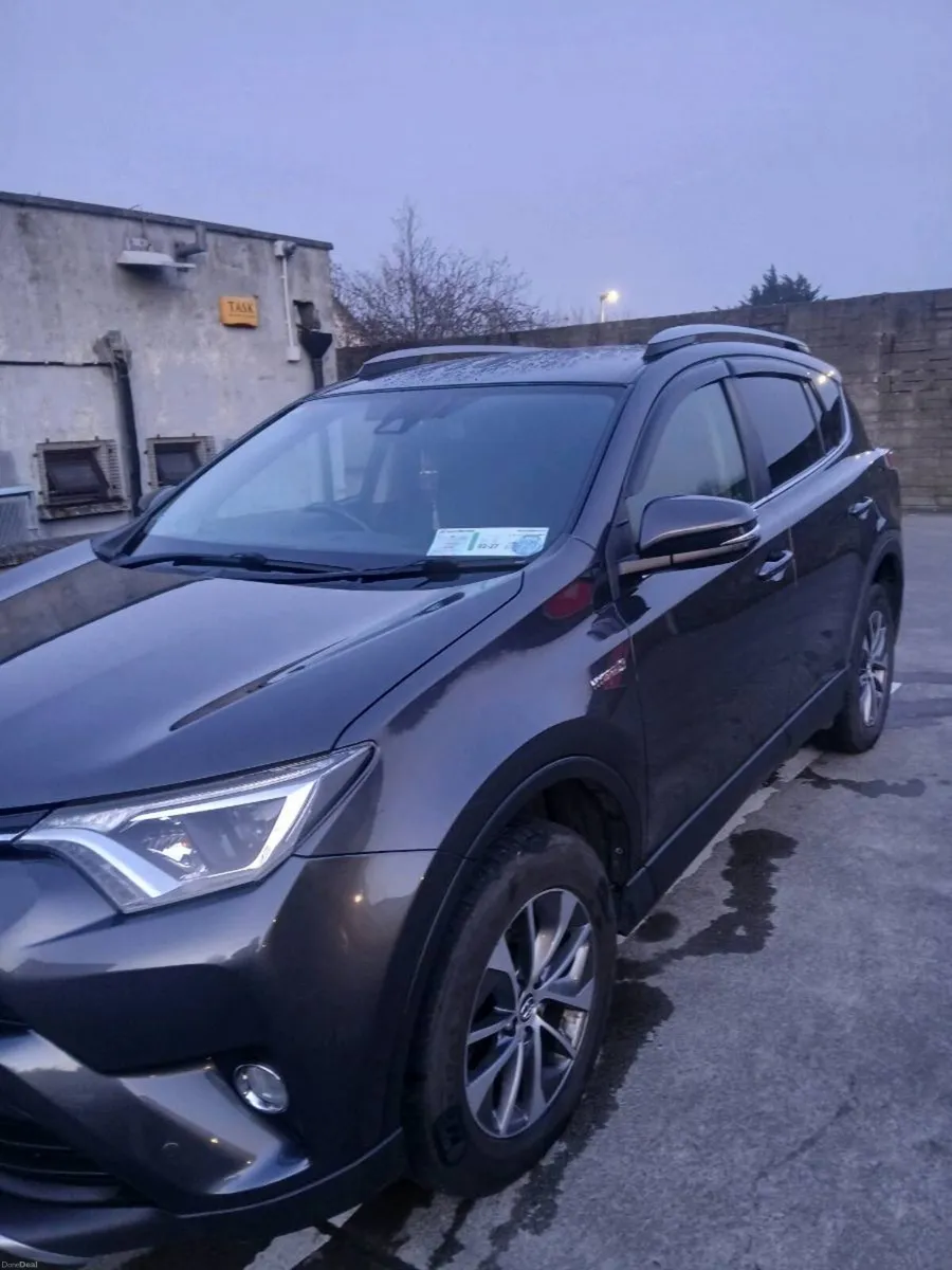 2018 Toyota RAV 4 - Image 3