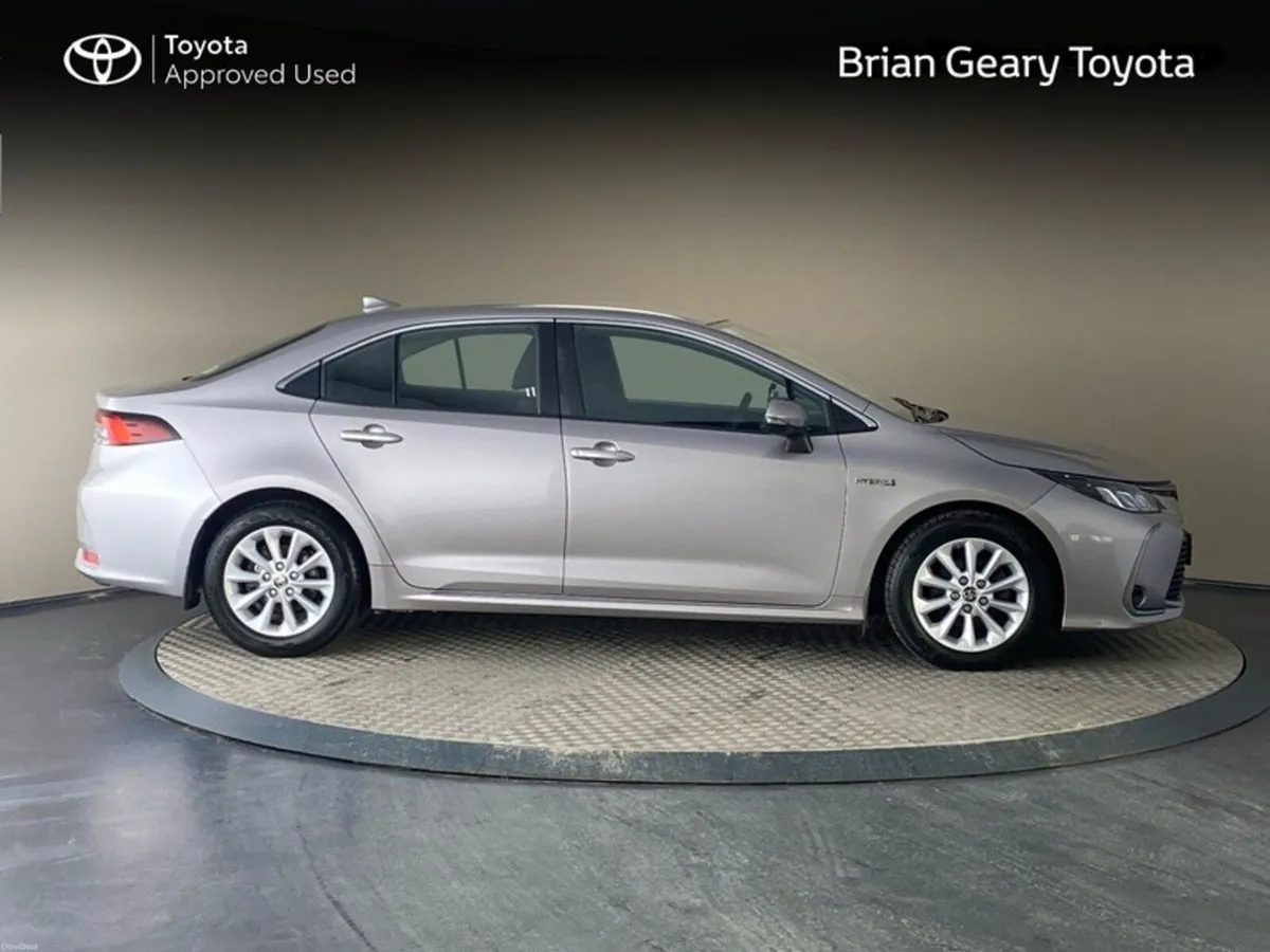 Toyota Corolla HYBRID LUNA SALOON - Image 3