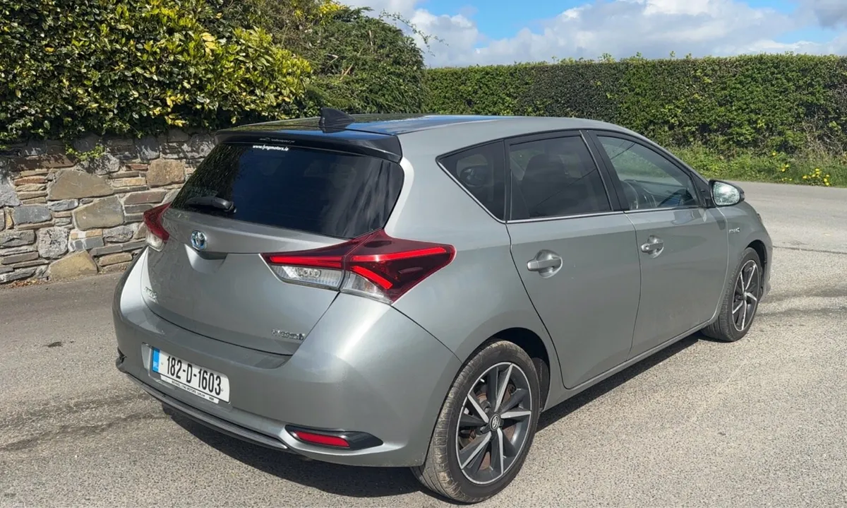 Toyota Auris luna sport hybrid - Image 3