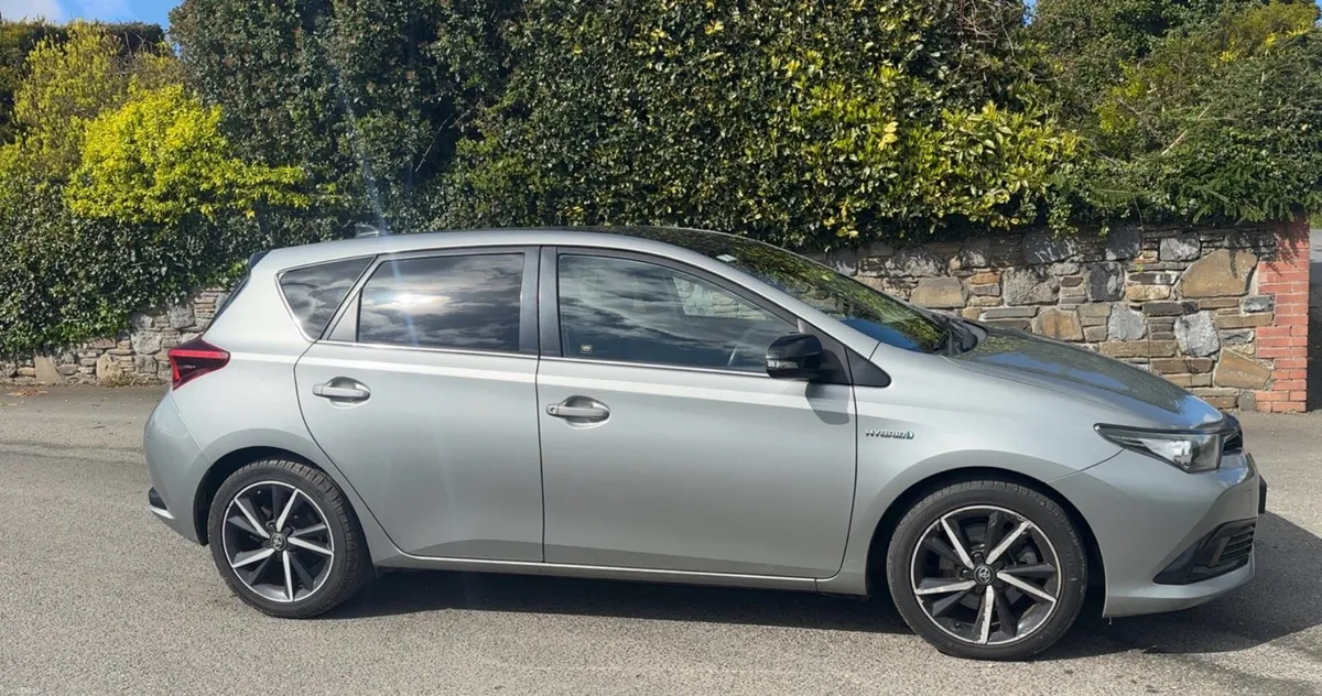 Toyota Auris luna sport hybrid - Image 2
