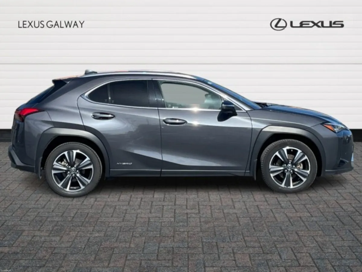 Lexus UX Dynamic FWD (Car Play std) // Remote Cent - Image 3