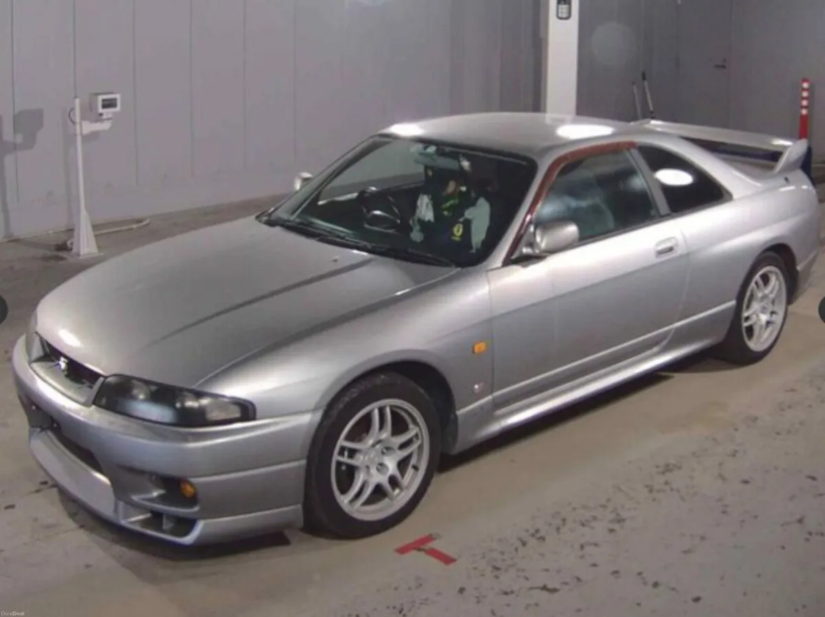 🚨 Nissan Skyline GT-R V-Spec – Silver (BCNR33) - Image 2