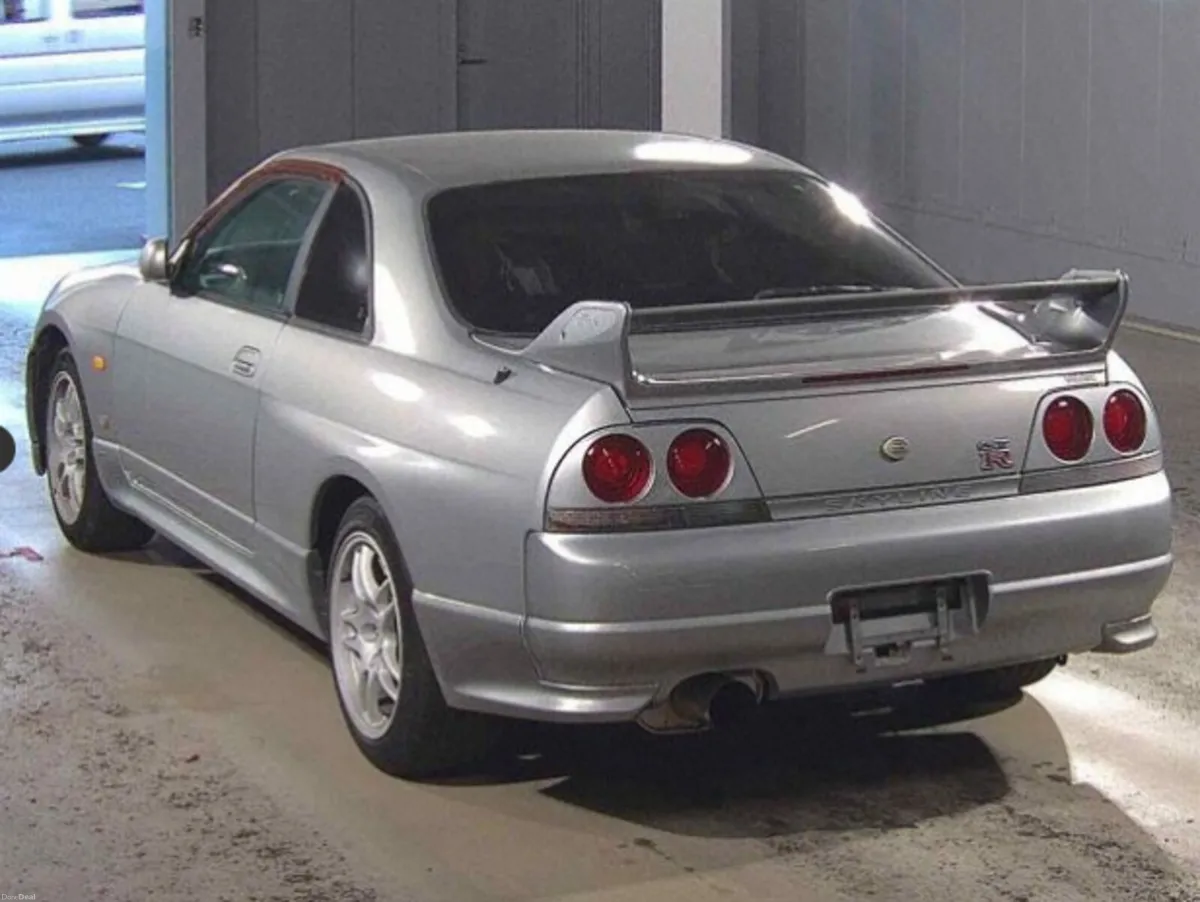 🚨 Nissan Skyline GT-R V-Spec – Silver (BCNR33) - Image 4