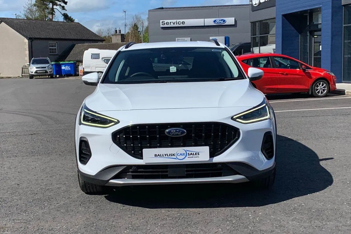 Ford Focus 1.0T 125PS Active X in White with only - Image 4