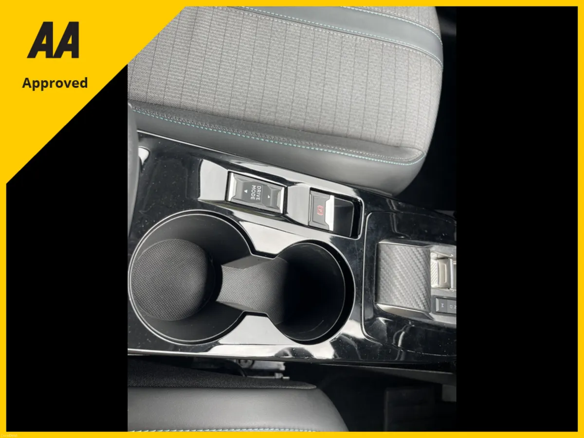 Peugeot 208 Auto ALLURE PREMIUM + PTCH PURETECH PL - Image 3