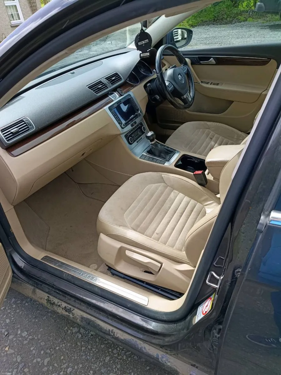 VW Passat - Image 4