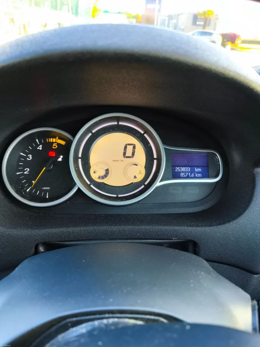 Renault Fluence 2011 - Image 4