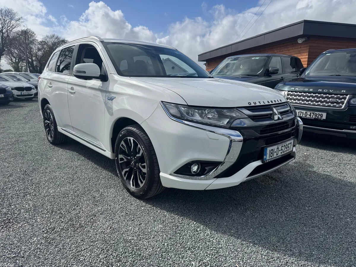 Mitsubishi Outlander 2.0 PETROL HYBRID LOW KMS - Image 1