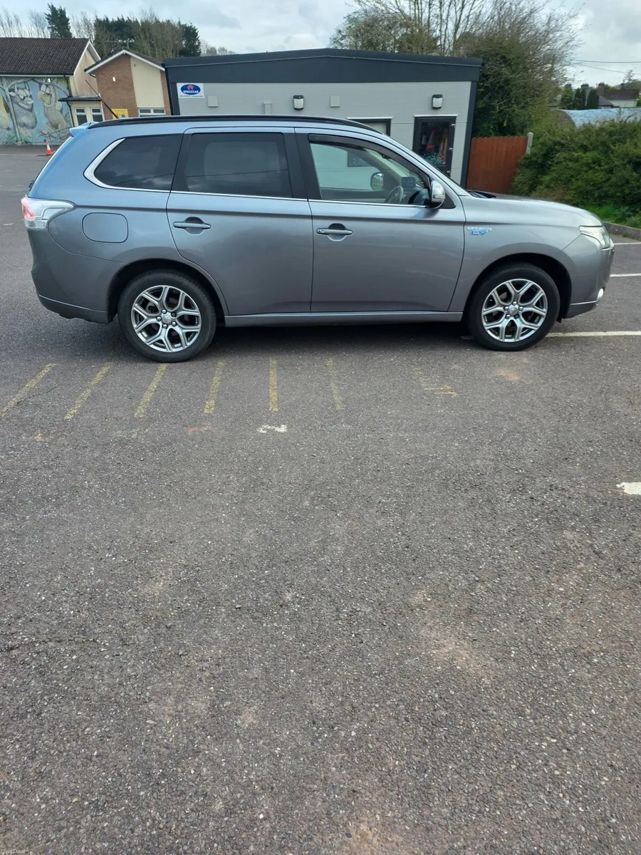 Mitsubishi Outlander 2015 - Image 1