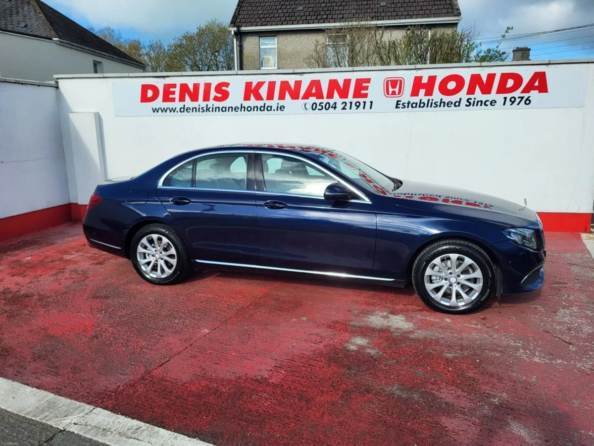 Mercedes-Benz E-Class E 220 D EXCLUSIVE A/T - Image 1
