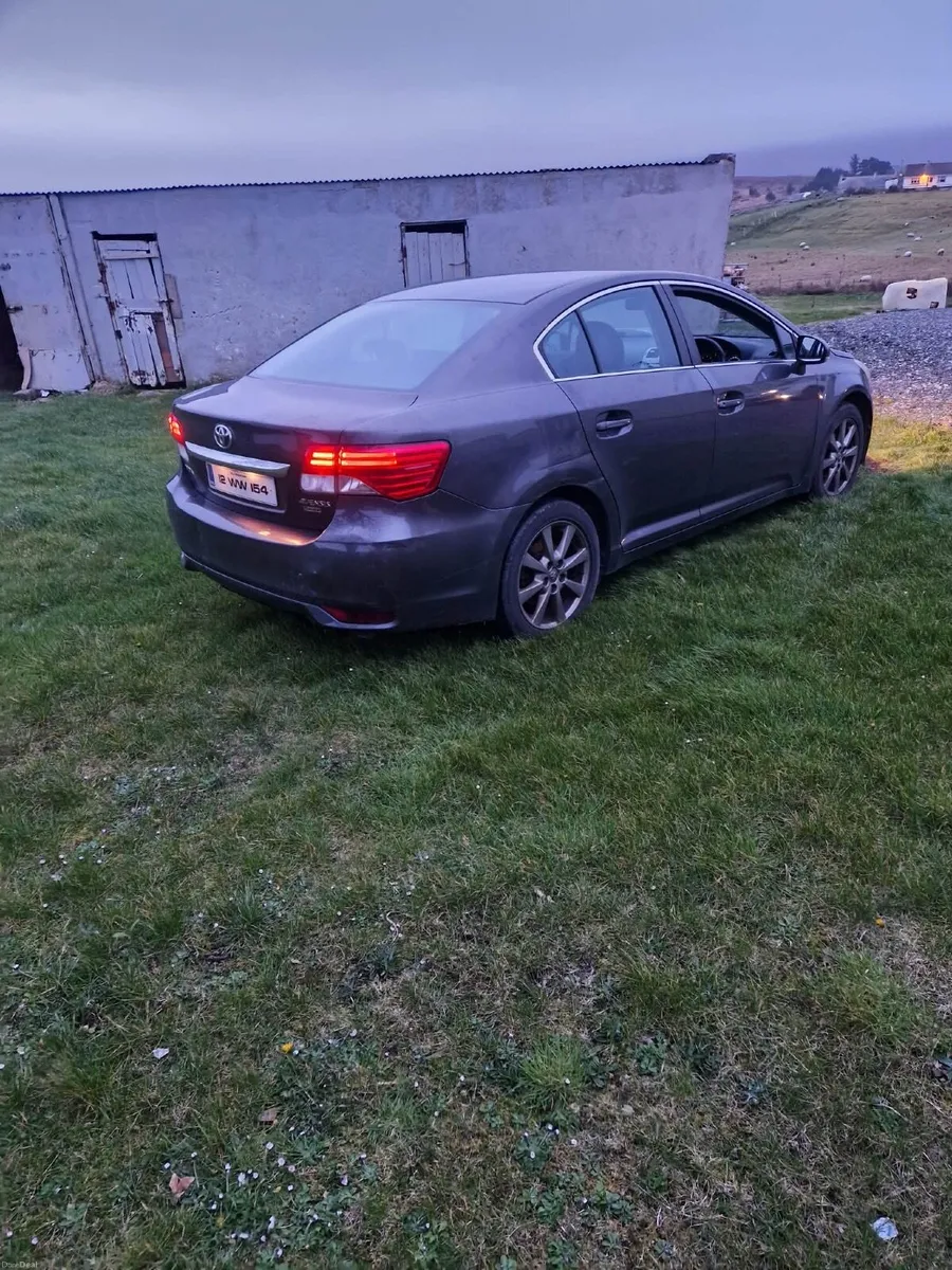 Toyota Avensis 2012 - Image 2