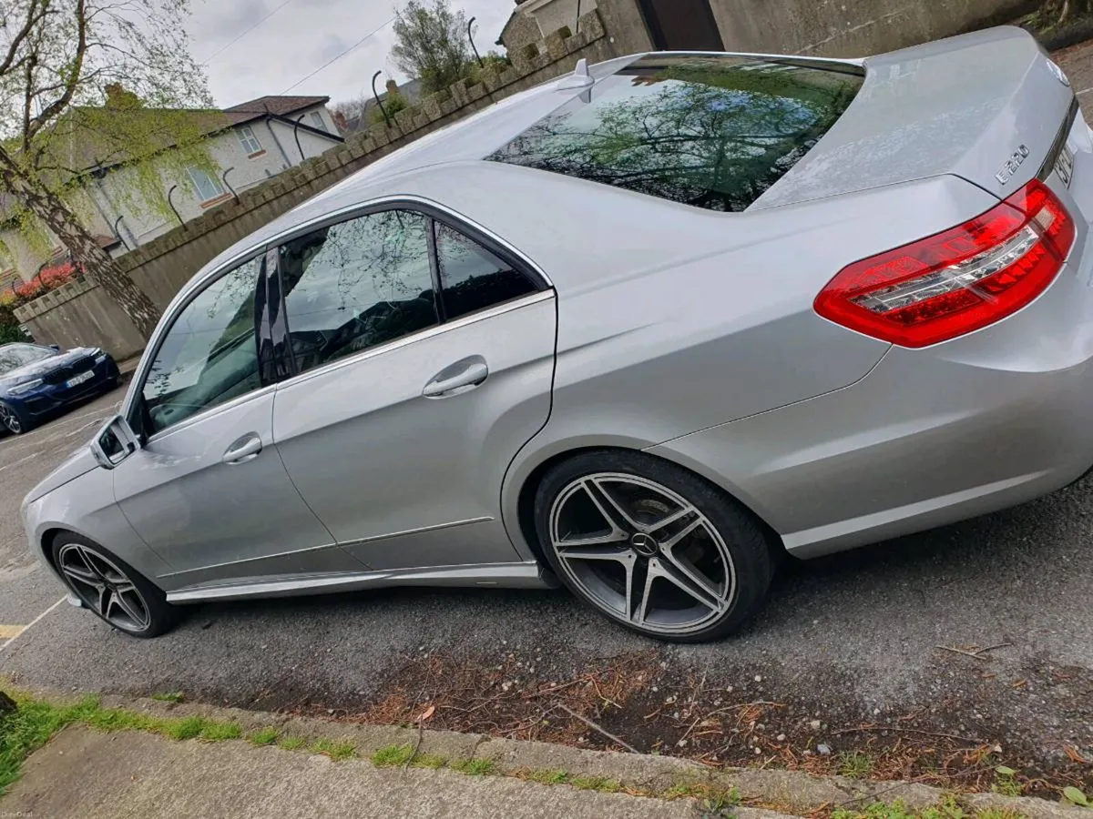 131 Mercedes E220 - Image 4