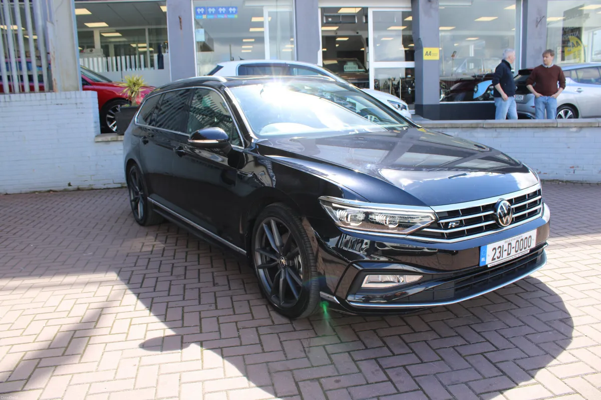 2.0TDI 150BHP R-LINE (PAN ROOF) 5DR ESTATE AUTO // - Image 1