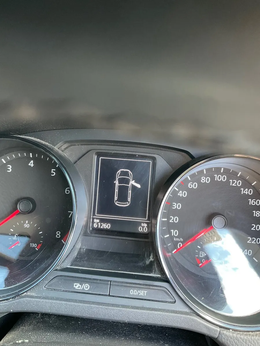 Volkswagen Polo 2015 - Image 2