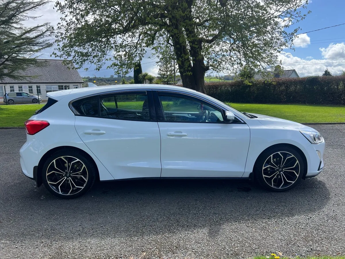 Ford Focus 1.0 petrol Zetec 115bhp 6 speed - Image 2