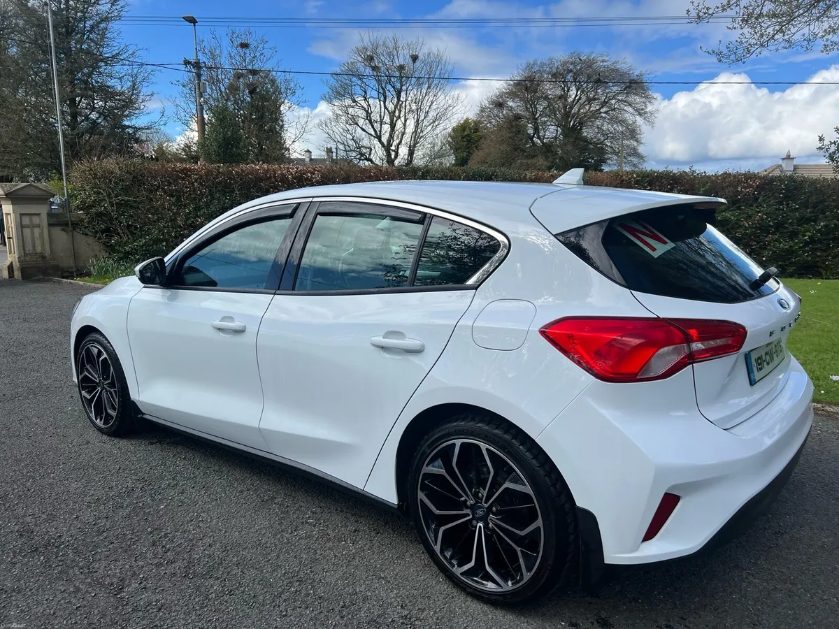 Ford Focus 1.0 petrol Zetec 115bhp 6 speed - Image 3
