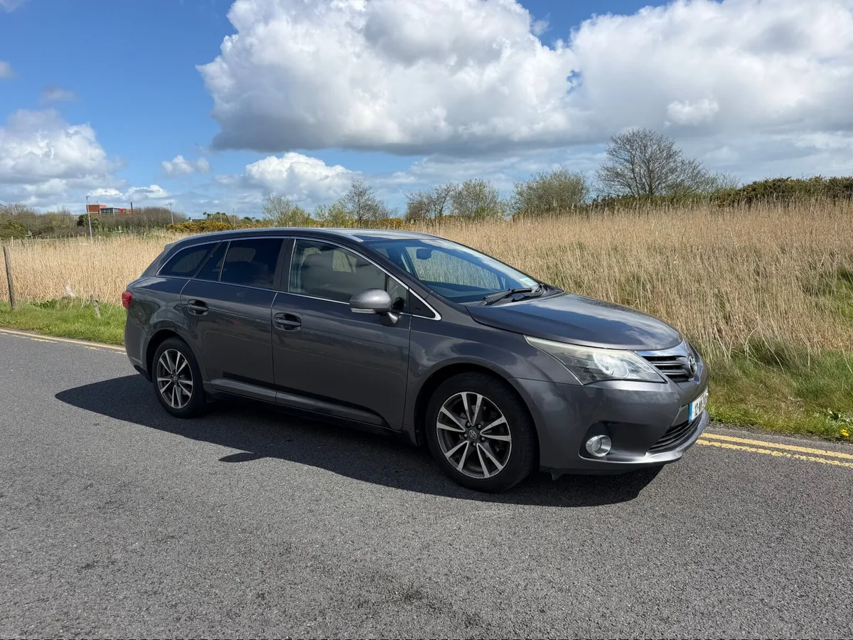 Toyota Avensis 2012 - Image 2