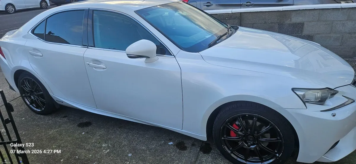 Lexus IS 2013 - Image 4