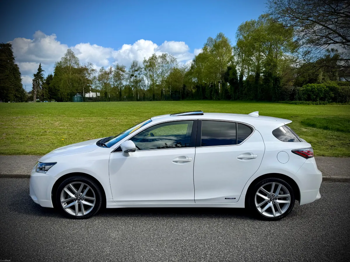 Lexus CT 2016 1.8 Petrol Hybrid Advance Plus. - Image 4