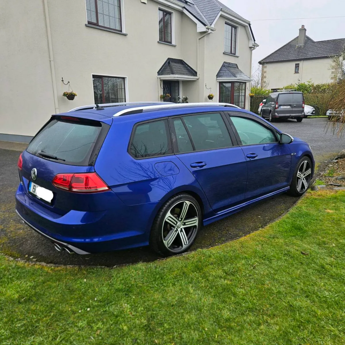 2015 Volkswagon Golf R Wagon - Image 2